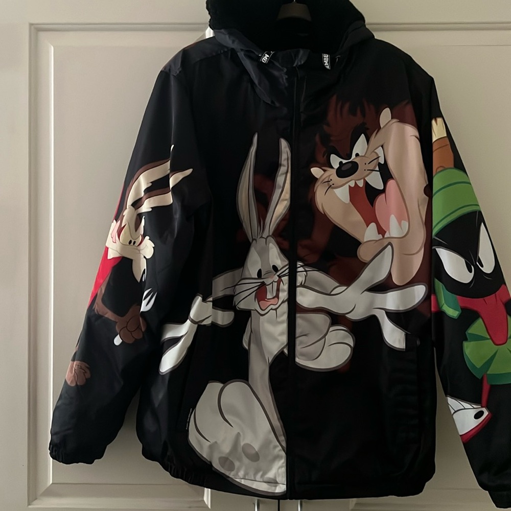 Classic Looney Tunes jacket. Rarely worn in great condition no flaws.